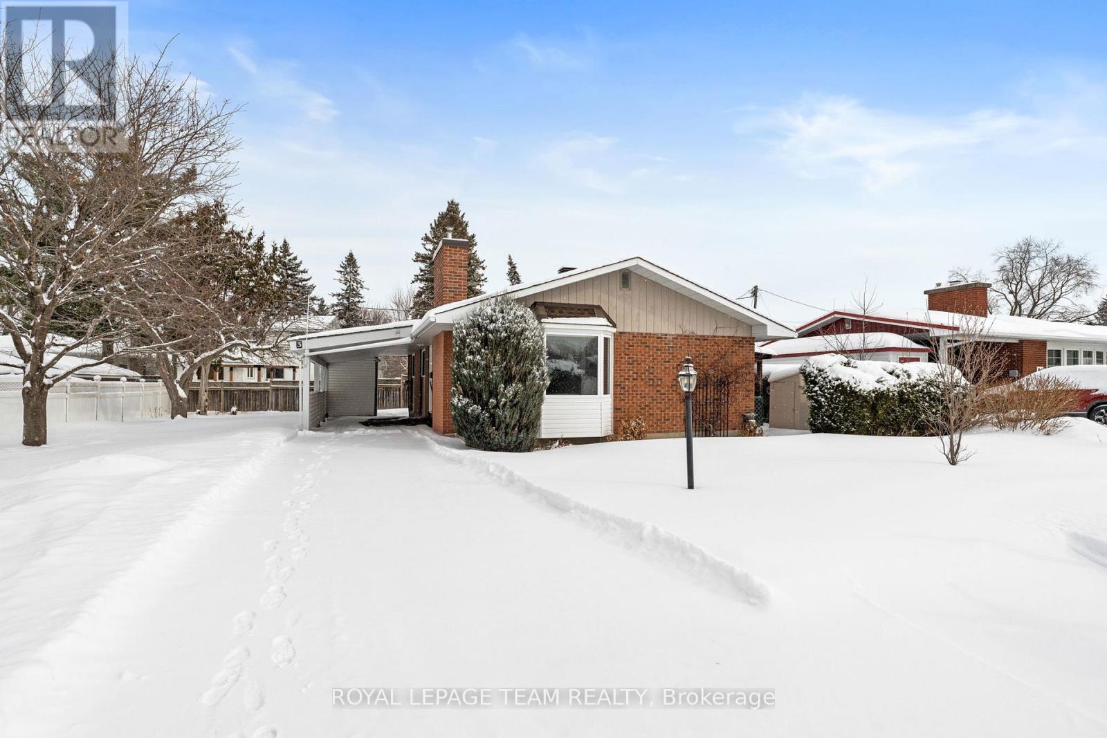 3 Domus Crescent, Ottawa, Ontario  K2H 6A3 - Photo 1 - X12739500