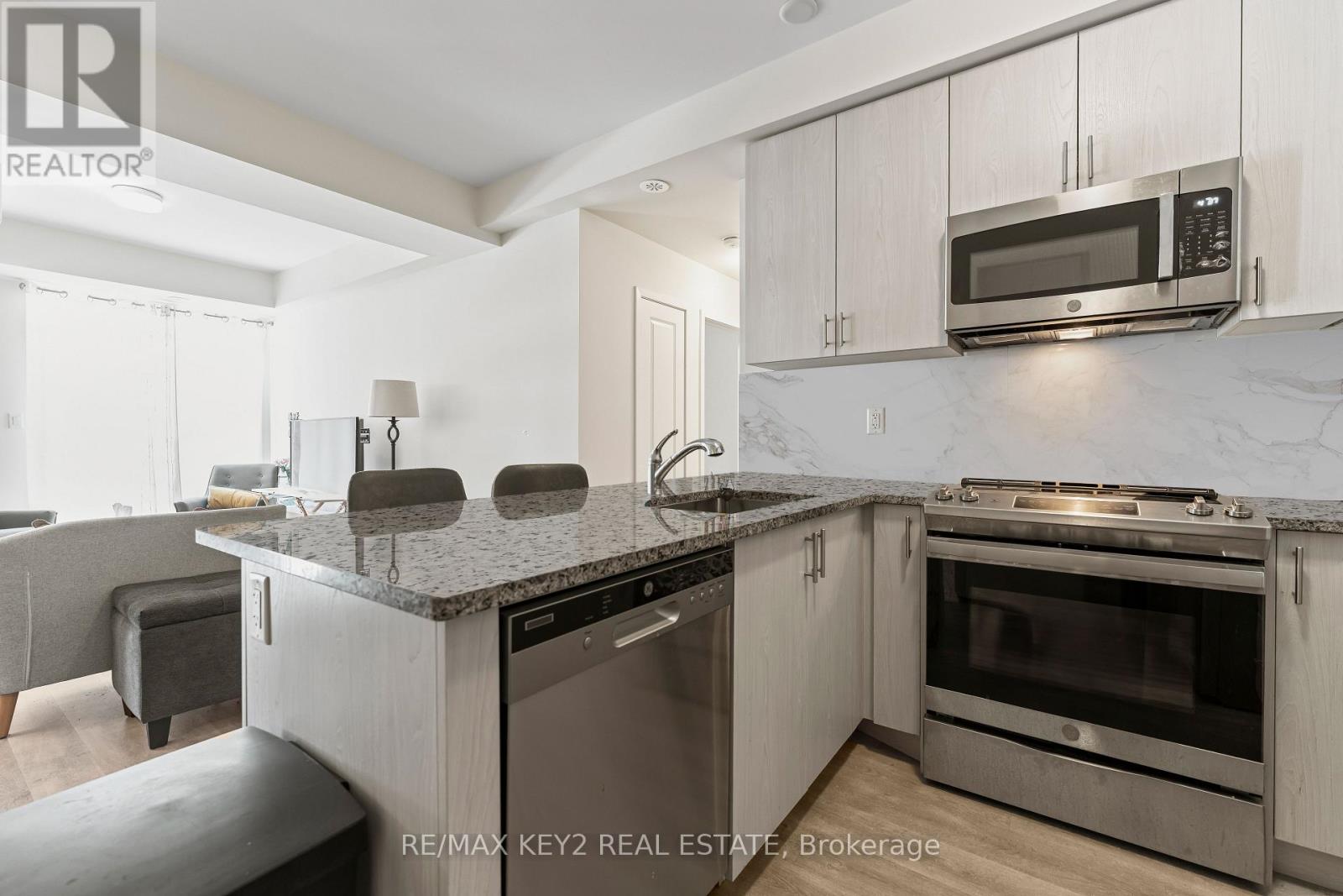 107 - 2550 Castlegate Crossing, Pickering, Ontario  L1X 0H6 - Photo 5 - E12734872