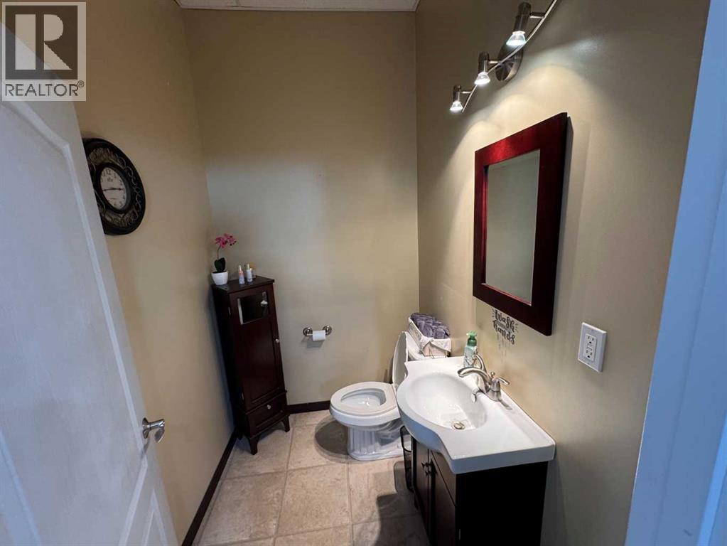 1022 1 Avenue, Beaverlodge, Alberta  T0H 0C0 - Photo 5 - A2282255