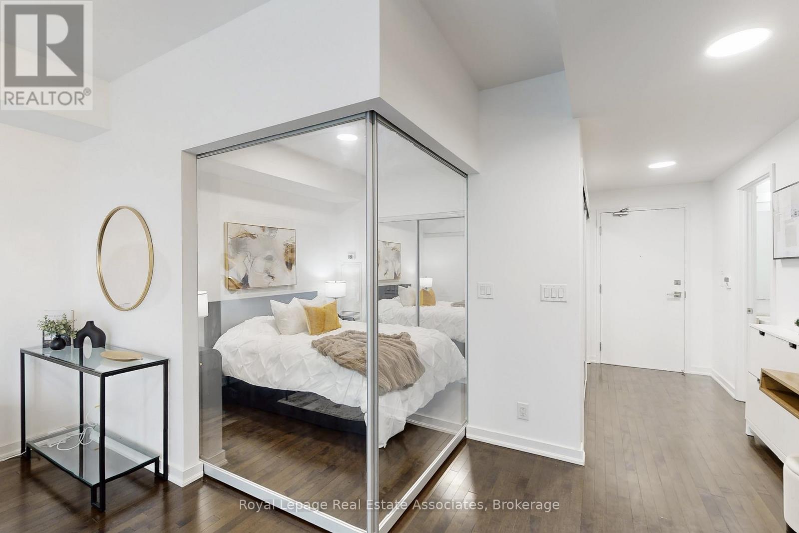 1705 - 12 York Street, Toronto, Ontario  M5J 0A9 - Photo 13 - C12739430