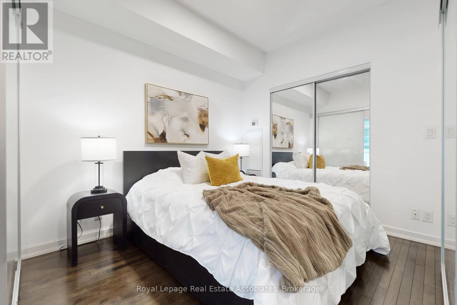 1705 - 12 York Street, Toronto, Ontario  M5J 0A9 - Photo 14 - C12739430