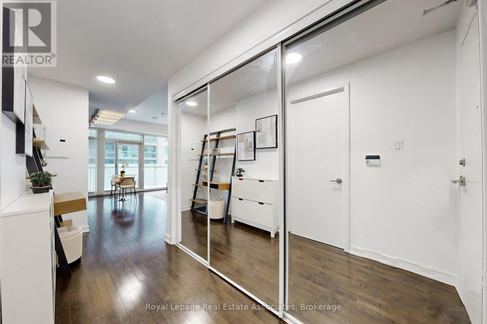 1705 - 12 York Street, Toronto, Ontario  M5J 0A9 - Photo 24 - C12739430