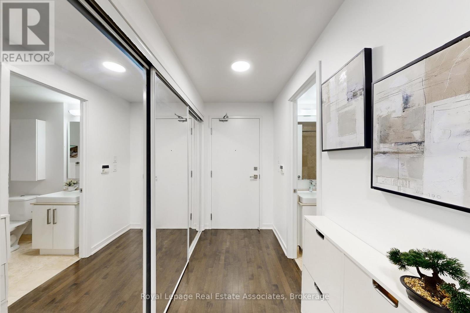 1705 - 12 York Street, Toronto, Ontario  M5J 0A9 - Photo 25 - C12739430