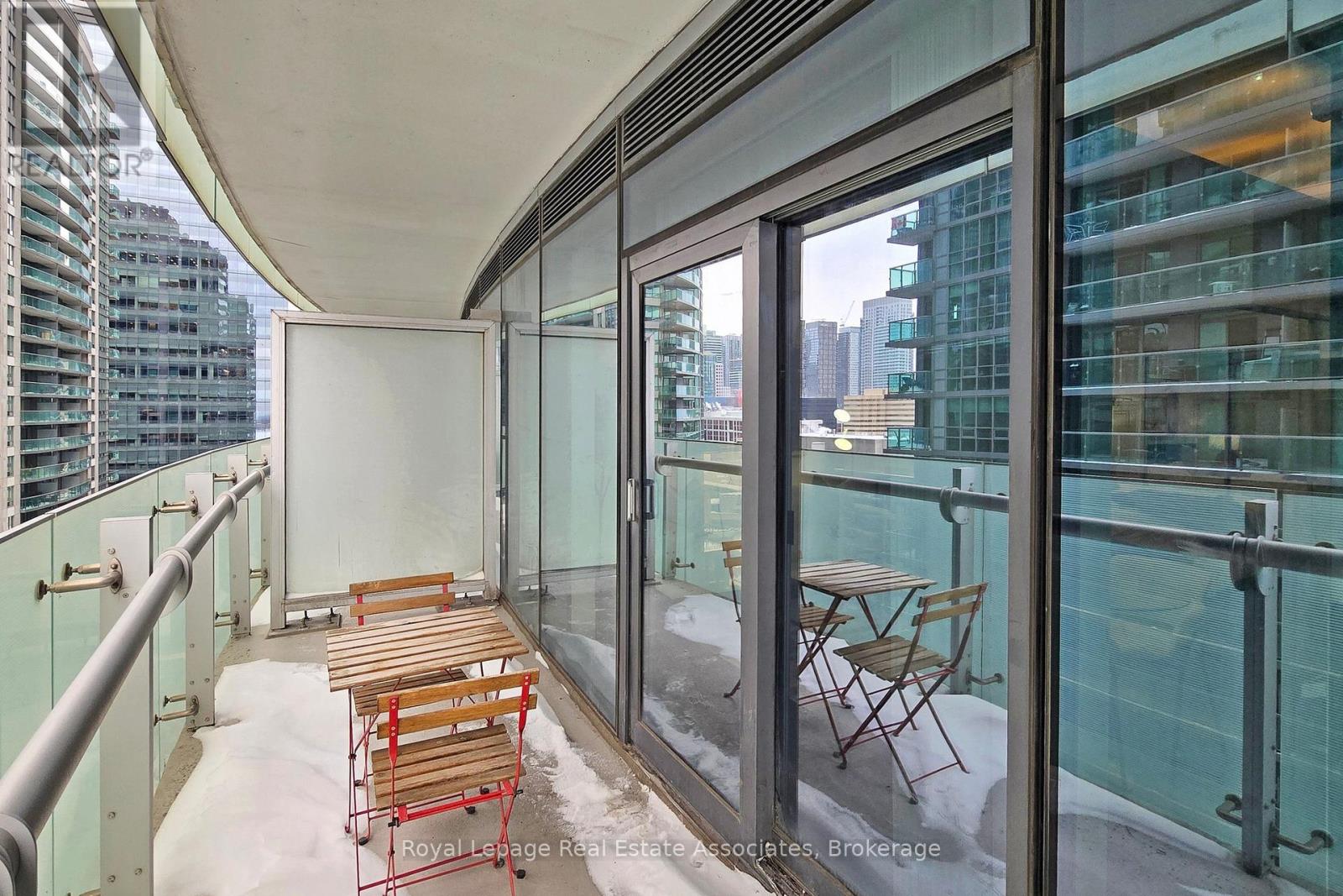 1705 - 12 York Street, Toronto, Ontario  M5J 0A9 - Photo 31 - C12739430