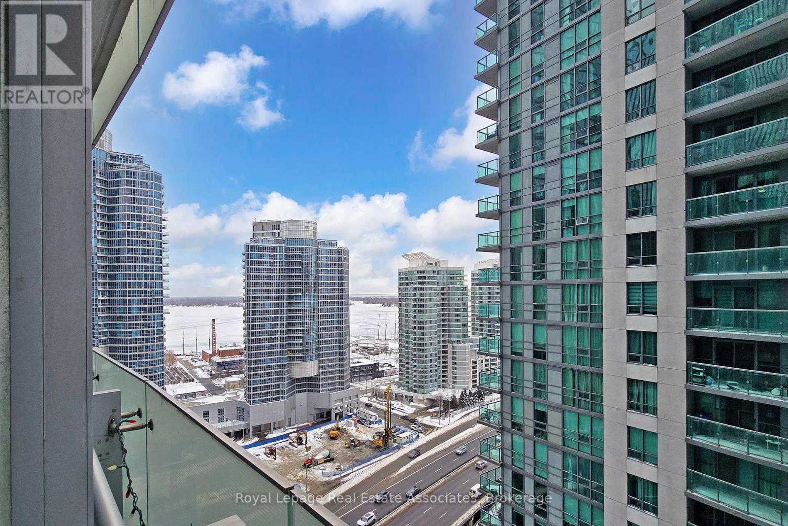 1705 - 12 York Street, Toronto, Ontario  M5J 0A9 - Photo 32 - C12739430