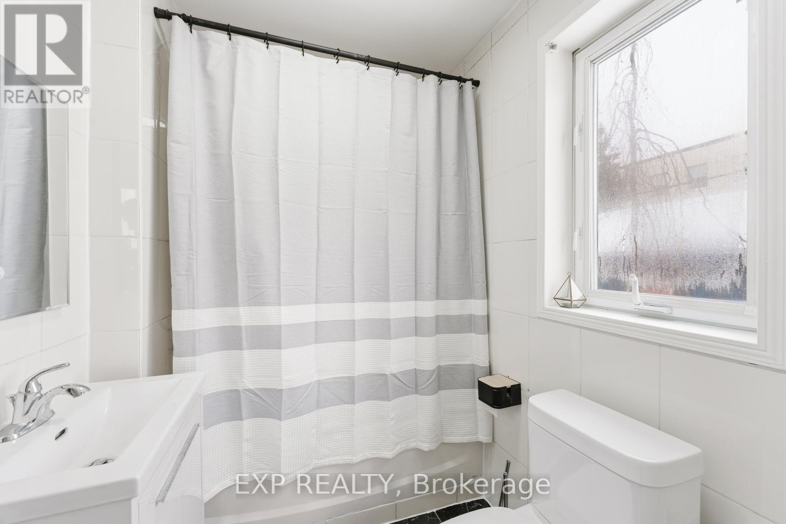 20 Muir Avenue, Toronto, Ontario  M6H 1E8 - Photo 10 - C12739448