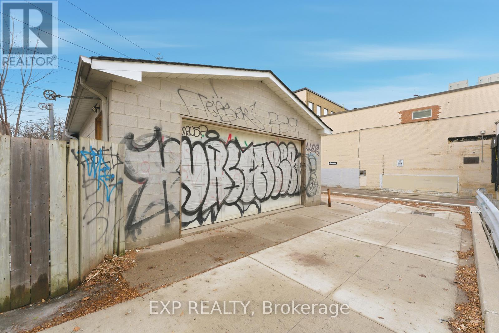 20 Muir Avenue, Toronto, Ontario  M6H 1E8 - Photo 21 - C12739448