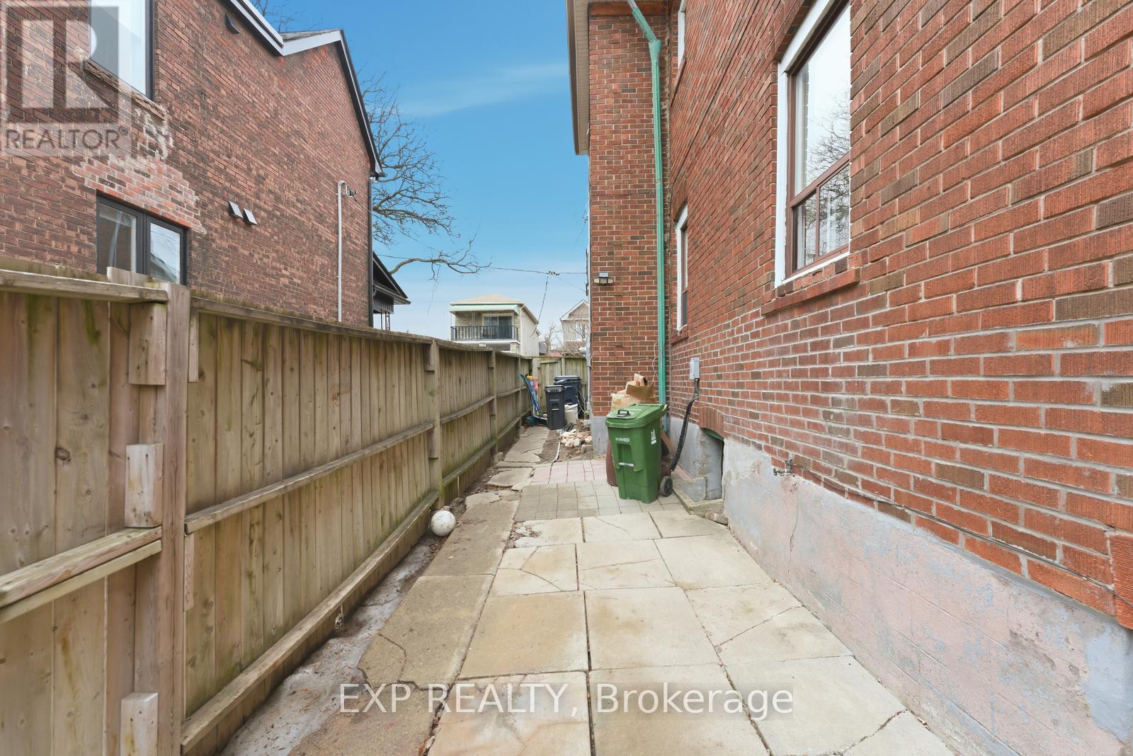 20 Muir Avenue, Toronto, Ontario  M6H 1E8 - Photo 24 - C12739448