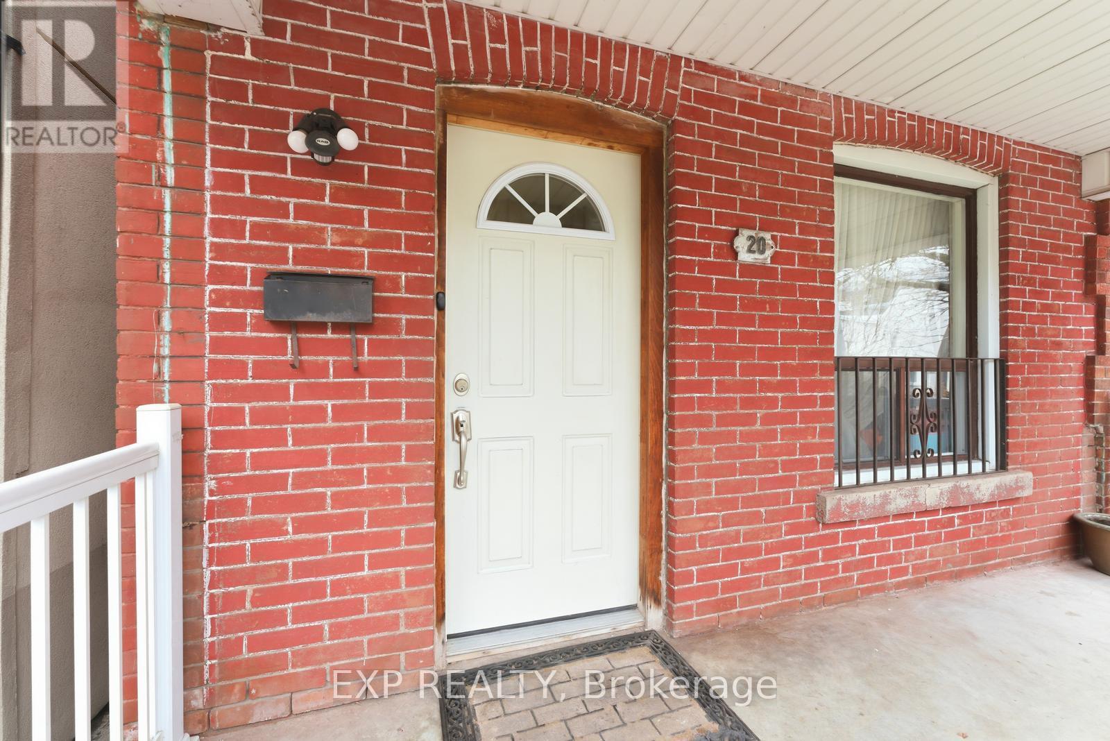 20 Muir Avenue, Toronto, Ontario  M6H 1E8 - Photo 3 - C12739448