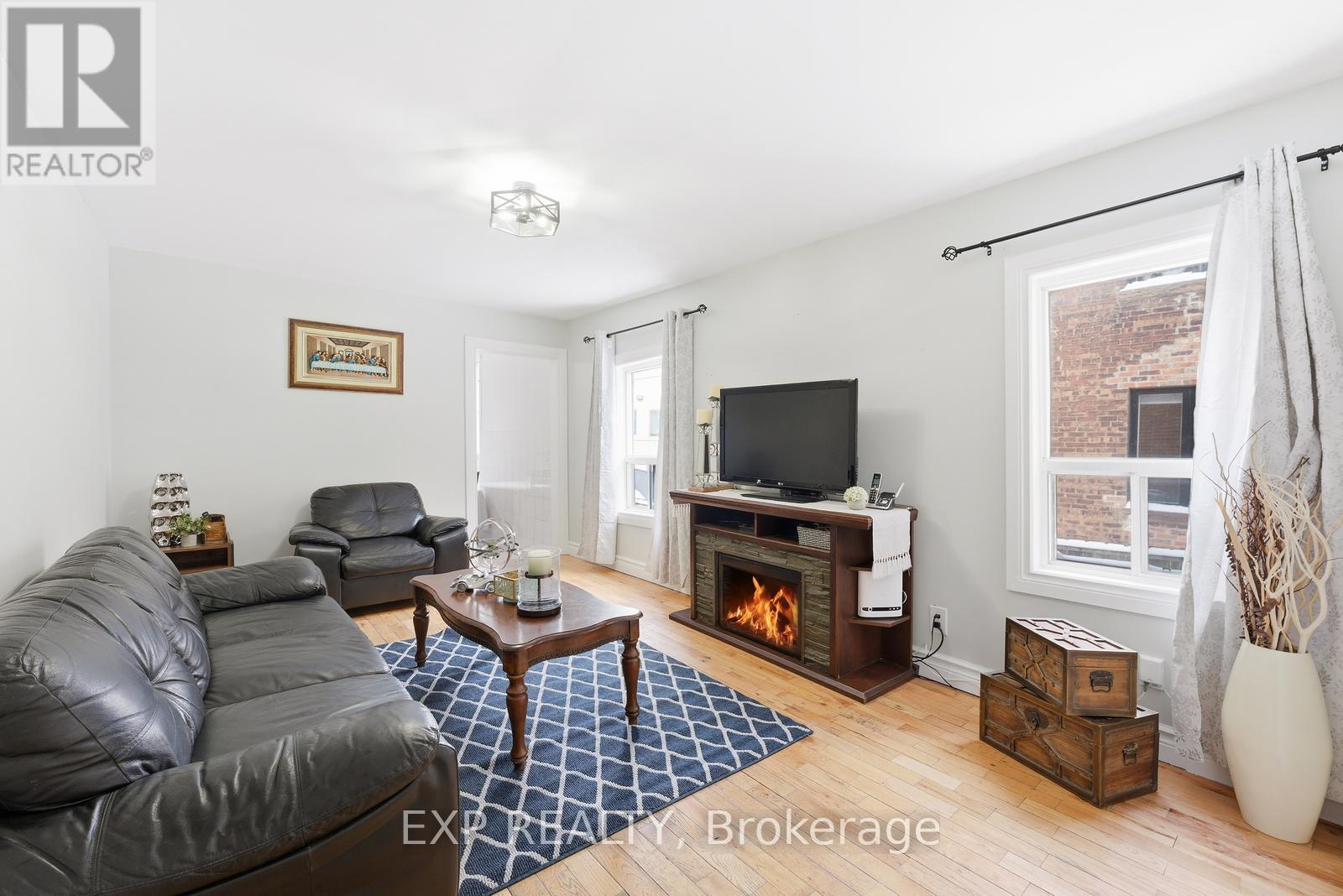 20 Muir Avenue, Toronto, Ontario  M6H 1E8 - Photo 4 - C12739448