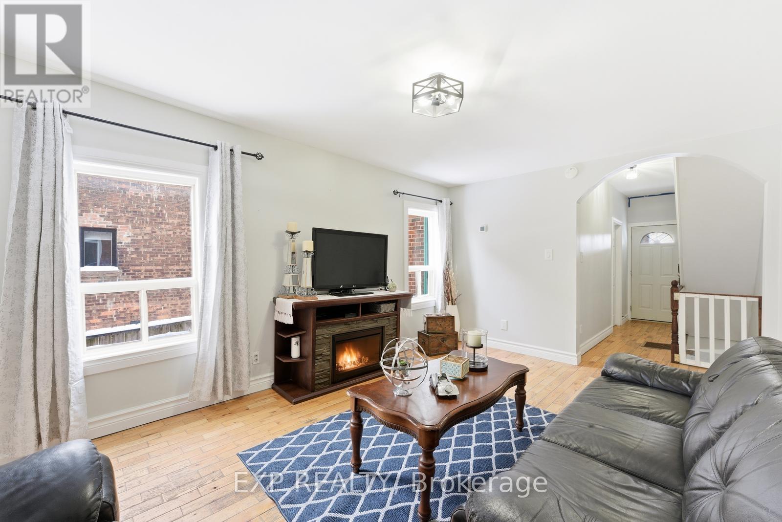 20 Muir Avenue, Toronto, Ontario  M6H 1E8 - Photo 5 - C12739448