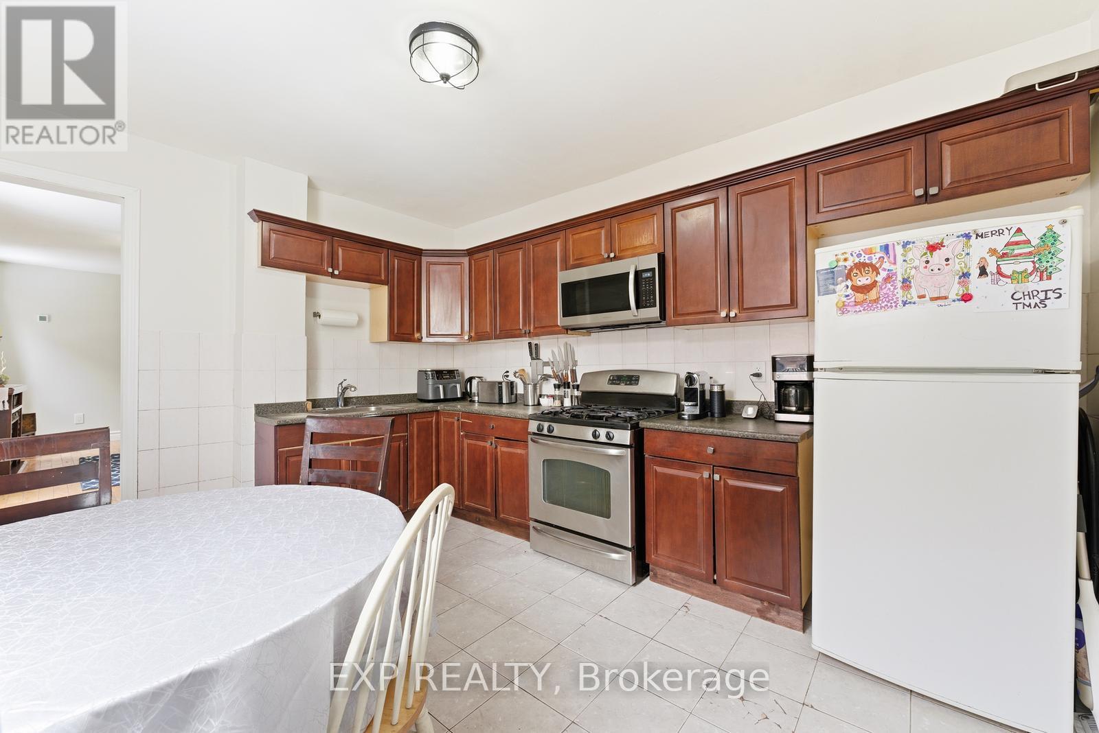 20 Muir Avenue, Toronto, Ontario  M6H 1E8 - Photo 7 - C12739448