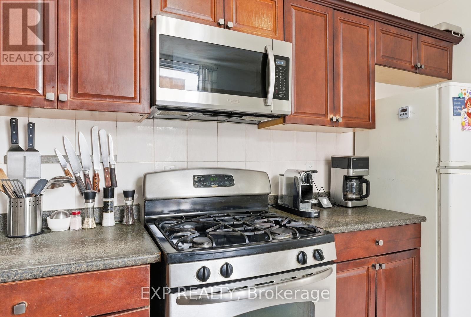 20 Muir Avenue, Toronto, Ontario  M6H 1E8 - Photo 9 - C12739448