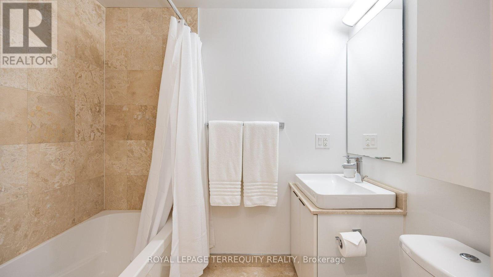1101 - 14 York Street, Toronto, Ontario  M5J 0B1 - Photo 14 - C12739486