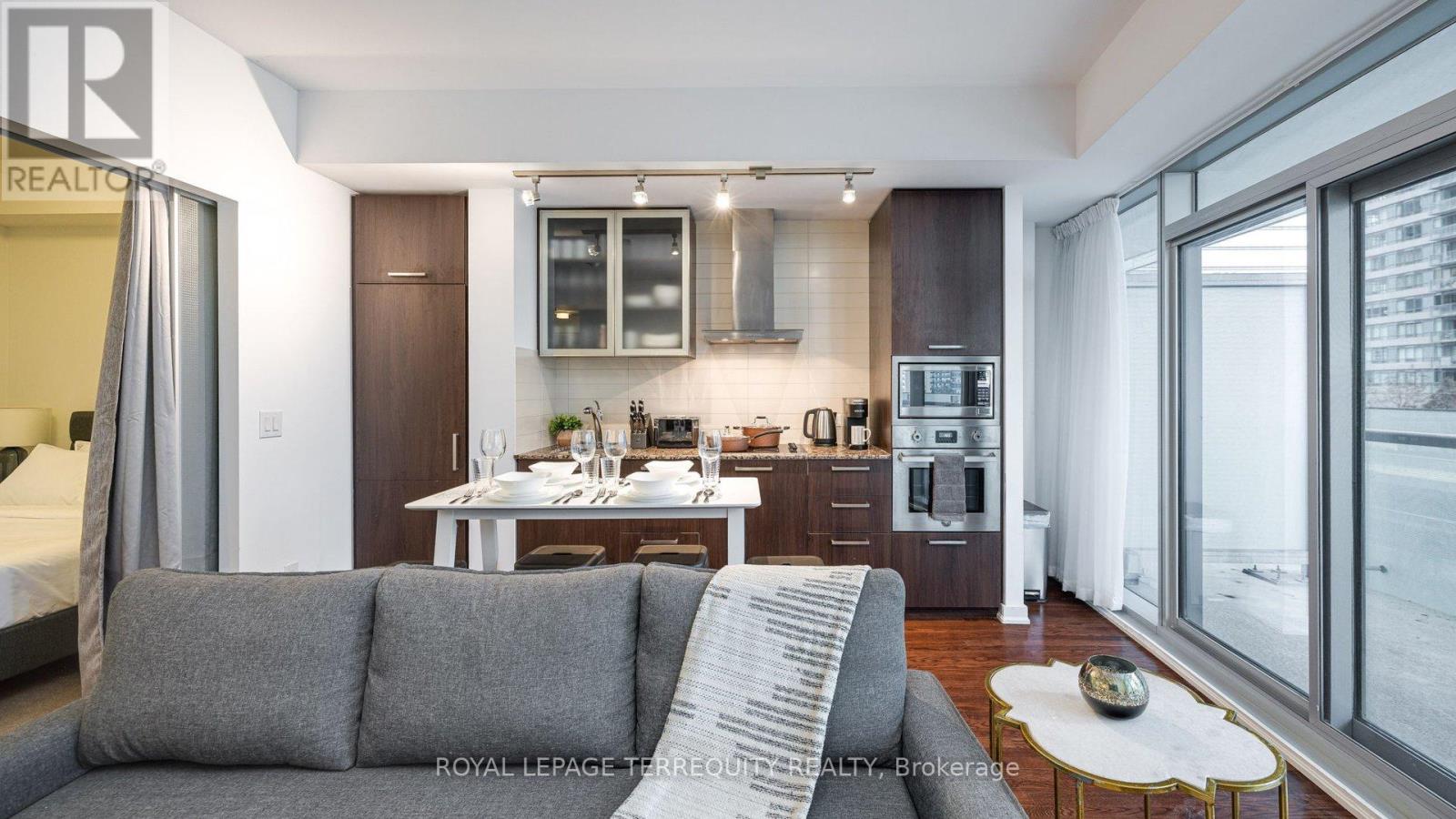 1101 - 14 York Street, Toronto, Ontario  M5J 0B1 - Photo 4 - C12739486