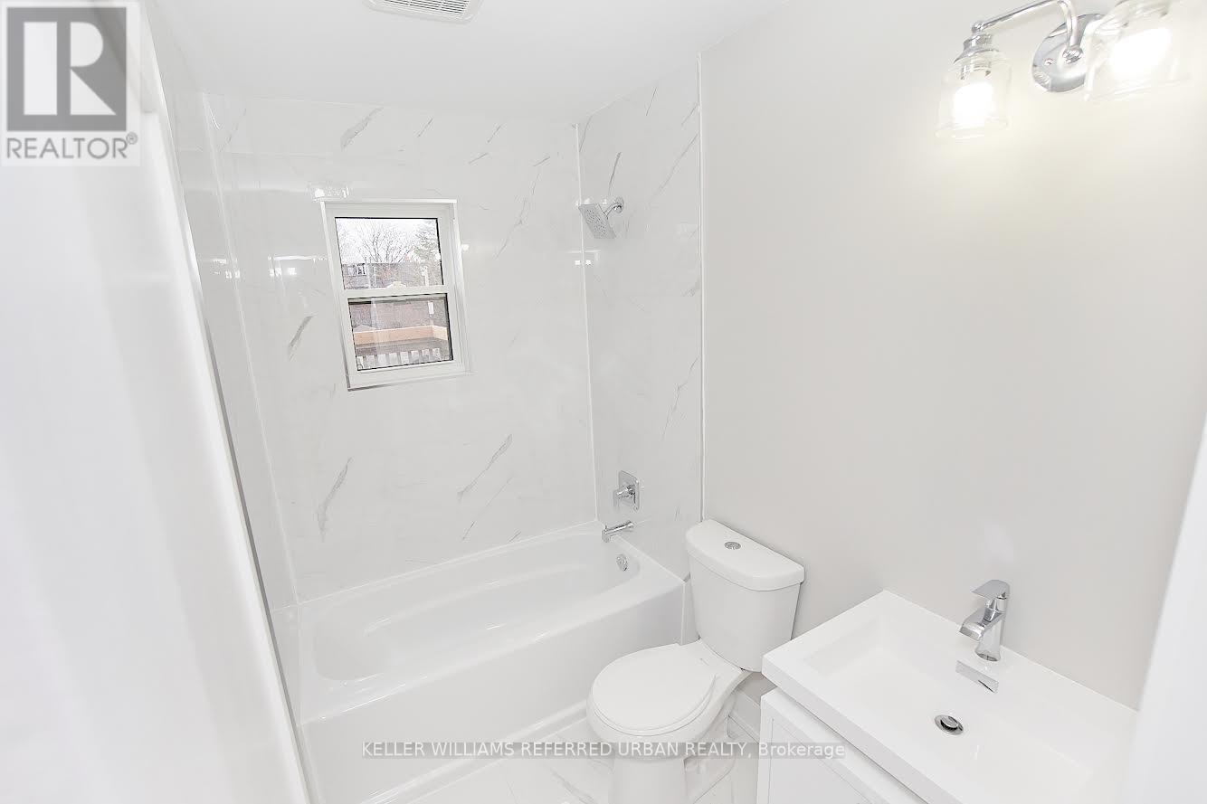 Upper - 911 Dovercourt Road, Toronto, Ontario  M6H 2X6 - Photo 11 - C12739518