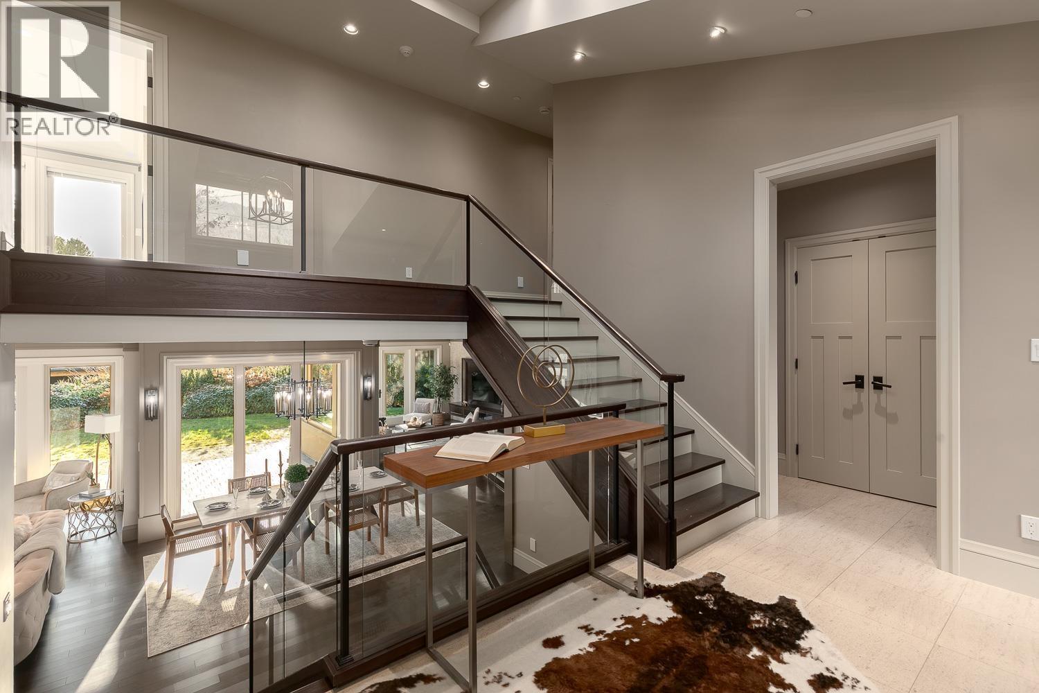 2566 Marine Drive, West Vancouver, British Columbia  V7V 1L4 - Photo 2 - R3079384