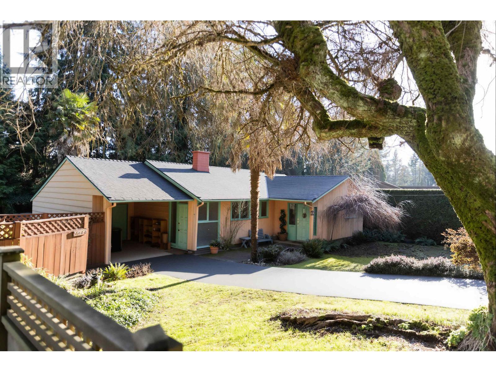 1670 Ayleslynn Drive, North Vancouver, British Columbia  V7J 2T3 - Photo 1 - R3083636