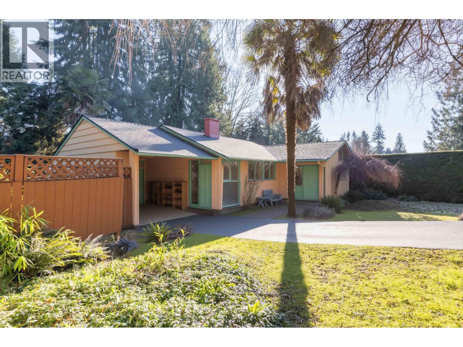 1670 Ayleslynn Drive, North Vancouver, British Columbia  V7J 2T3 - Photo 2 - R3083636