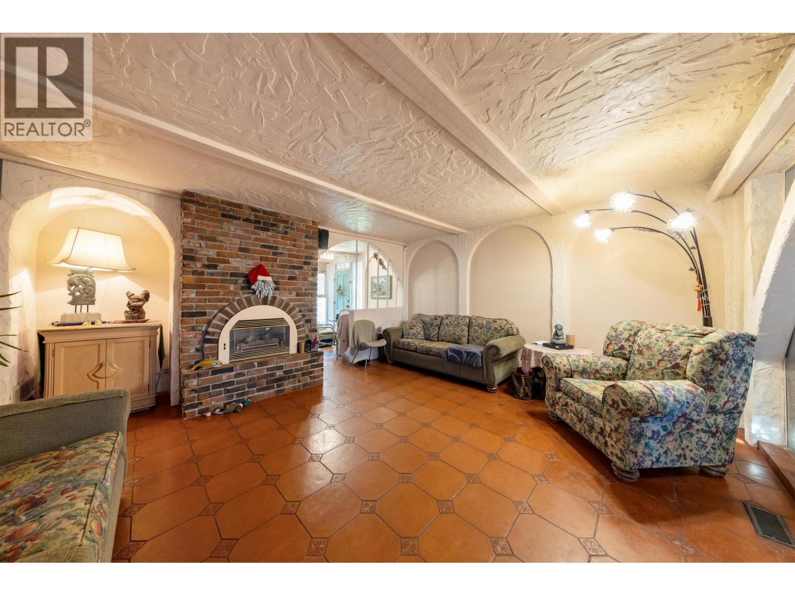 1670 Ayleslynn Drive, North Vancouver, British Columbia  V7J 2T3 - Photo 11 - R3083636