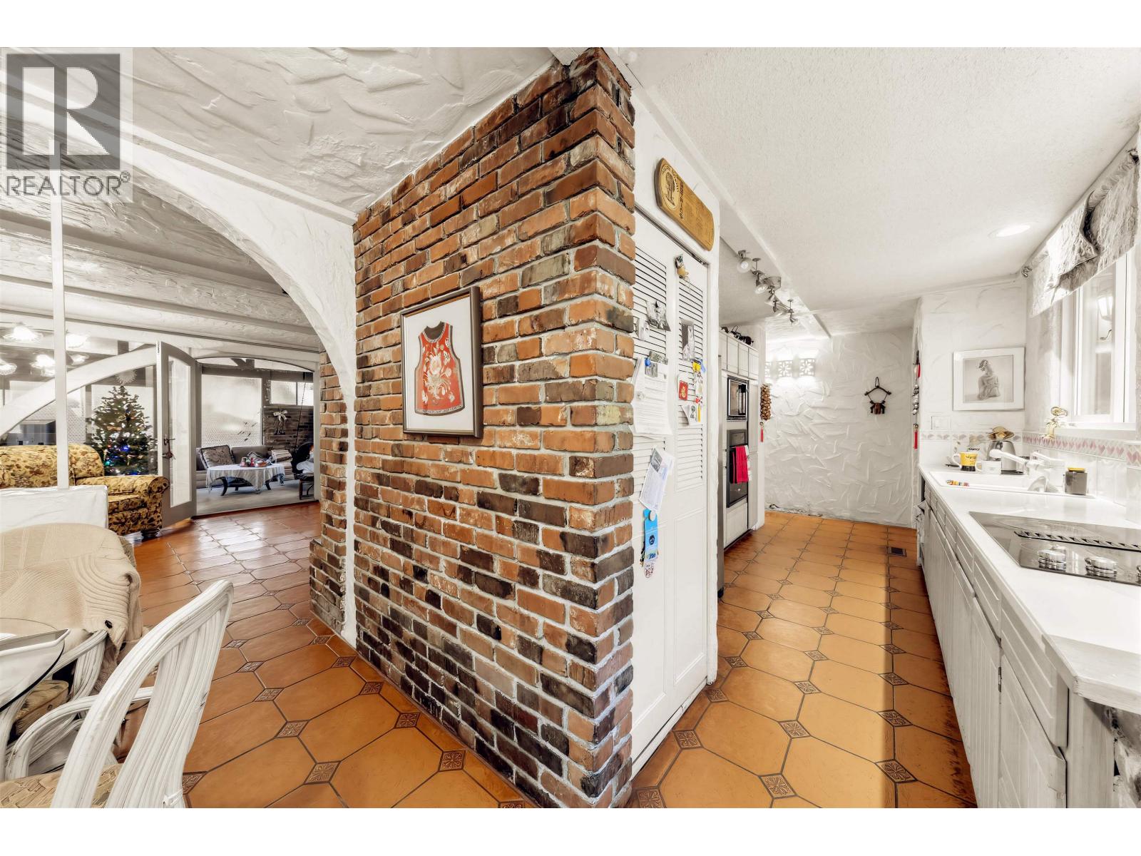 1670 Ayleslynn Drive, North Vancouver, British Columbia  V7J 2T3 - Photo 5 - R3083636