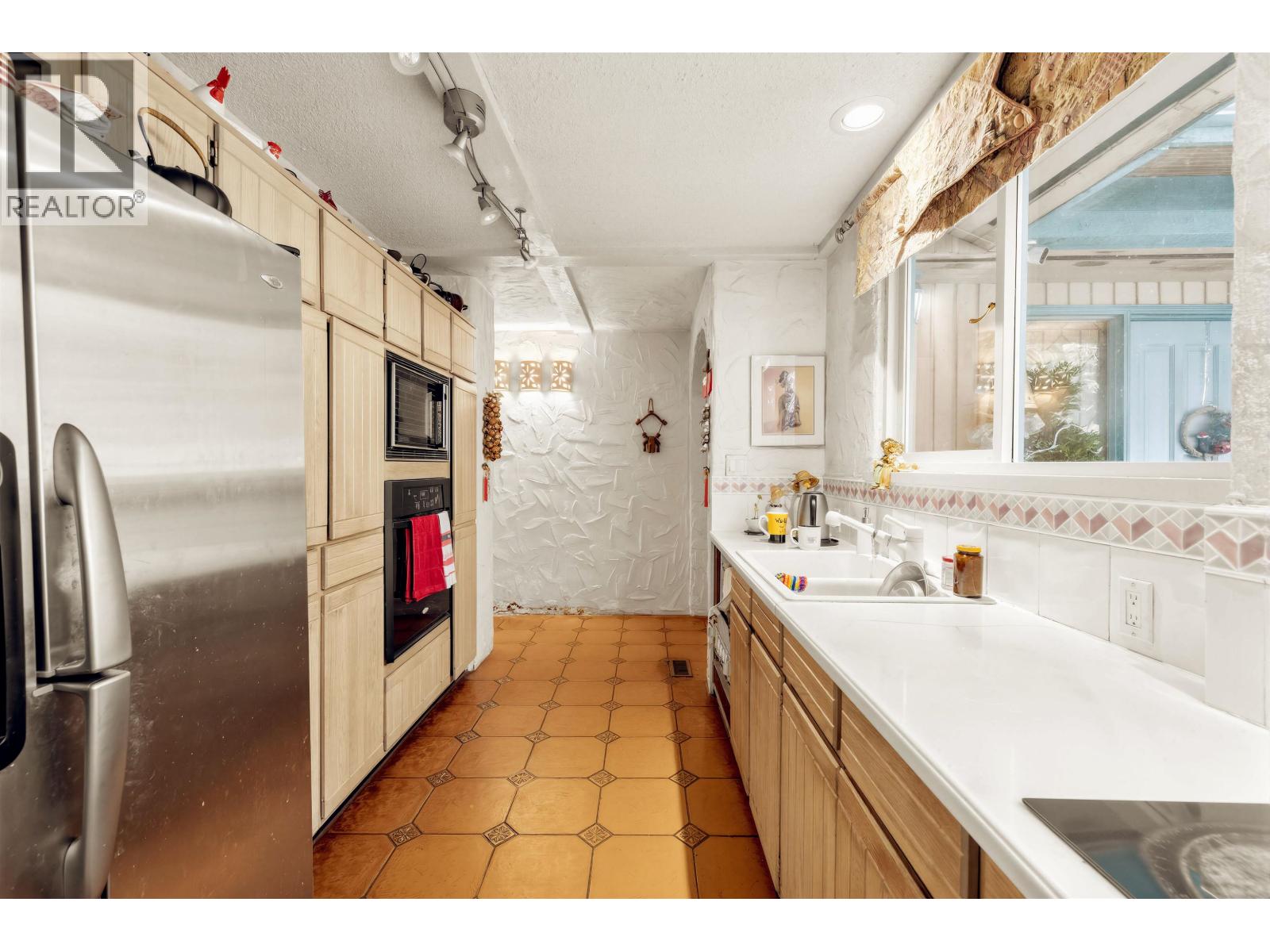 1670 Ayleslynn Drive, North Vancouver, British Columbia  V7J 2T3 - Photo 6 - R3083636