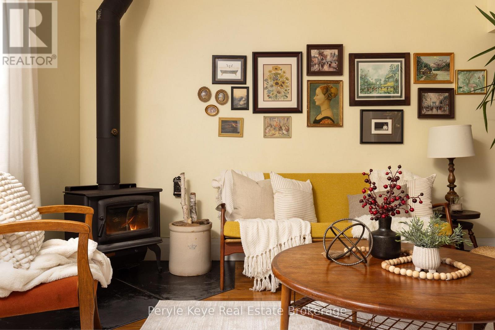 15 East Elliott Street, Huntsville, Ontario  P1H 1W8 - Photo 1 - X12589134