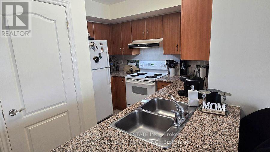 1216 - 50 Disera Drive, Vaughan, Ontario  L4J 9E9 - Photo 7 - N12739384