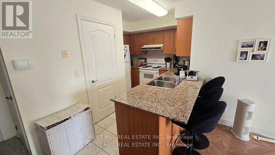 1216 - 50 Disera Drive, Vaughan, Ontario  L4J 9E9 - Photo 8 - N12739384