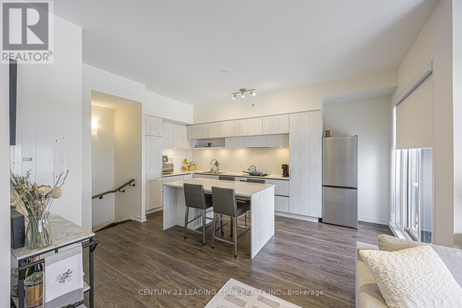 303 - 6 Steckley House Lane, Richmond Hill, Ontario  L4S 0N1 - Photo 4 - N12739488