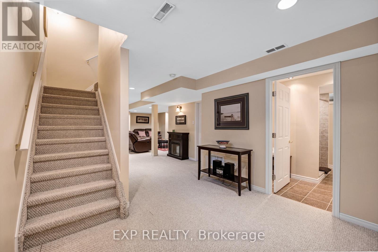 228 Mapleton Avenue S, Barrie (Holly), Ontario  L4N 8T3 - Photo 29 - S12739456