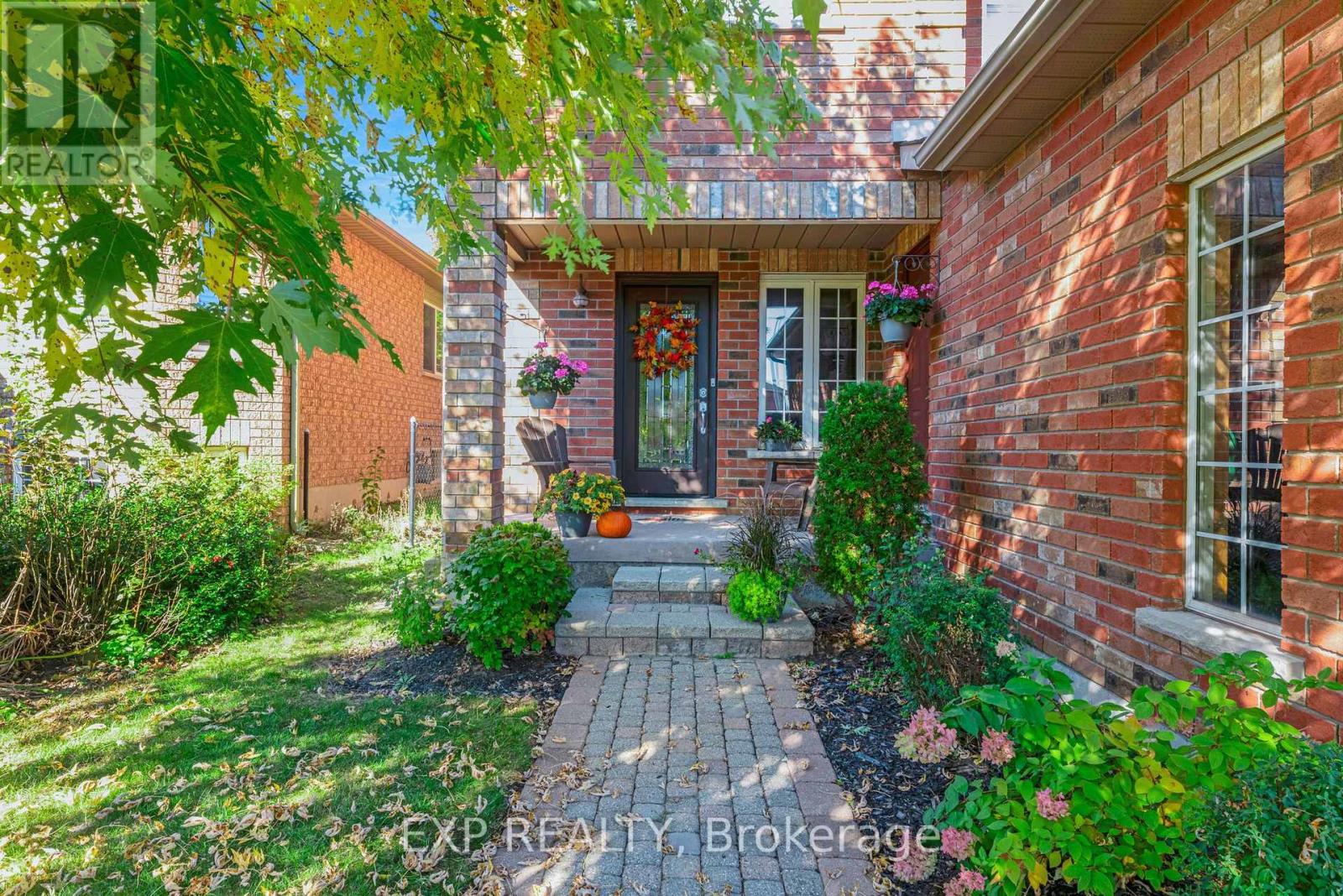 228 Mapleton Avenue S, Barrie (Holly), Ontario  L4N 8T3 - Photo 3 - S12739456