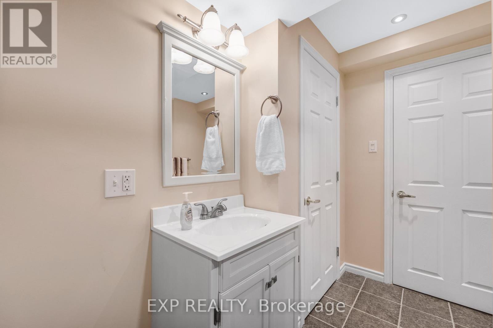 228 Mapleton Avenue S, Barrie (Holly), Ontario  L4N 8T3 - Photo 34 - S12739456