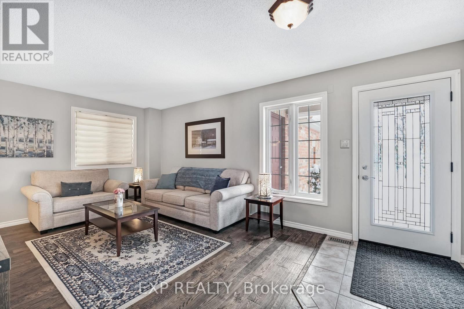 228 Mapleton Avenue S, Barrie (Holly), Ontario  L4N 8T3 - Photo 5 - S12739456