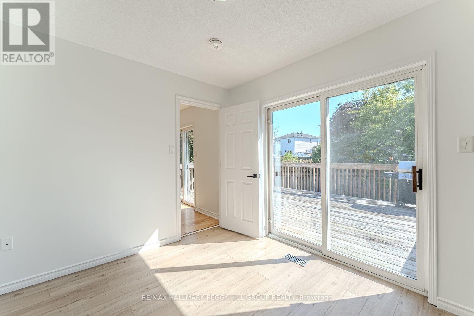 Upper - 9 Kestrel Court, Barrie, Ontario  L4M 6P6 - Photo 6 - S12739482