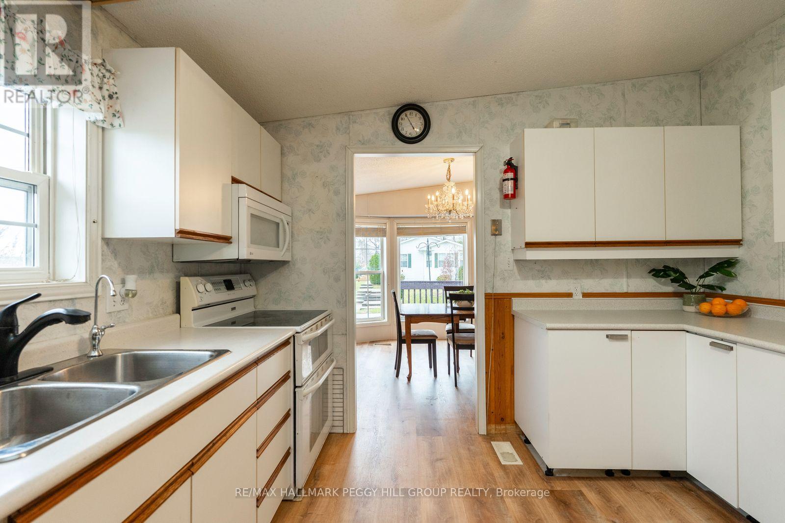 30 Jane Street, Oro-Medonte, Ontario  L3V 0P9 - Photo 7 - S12653358