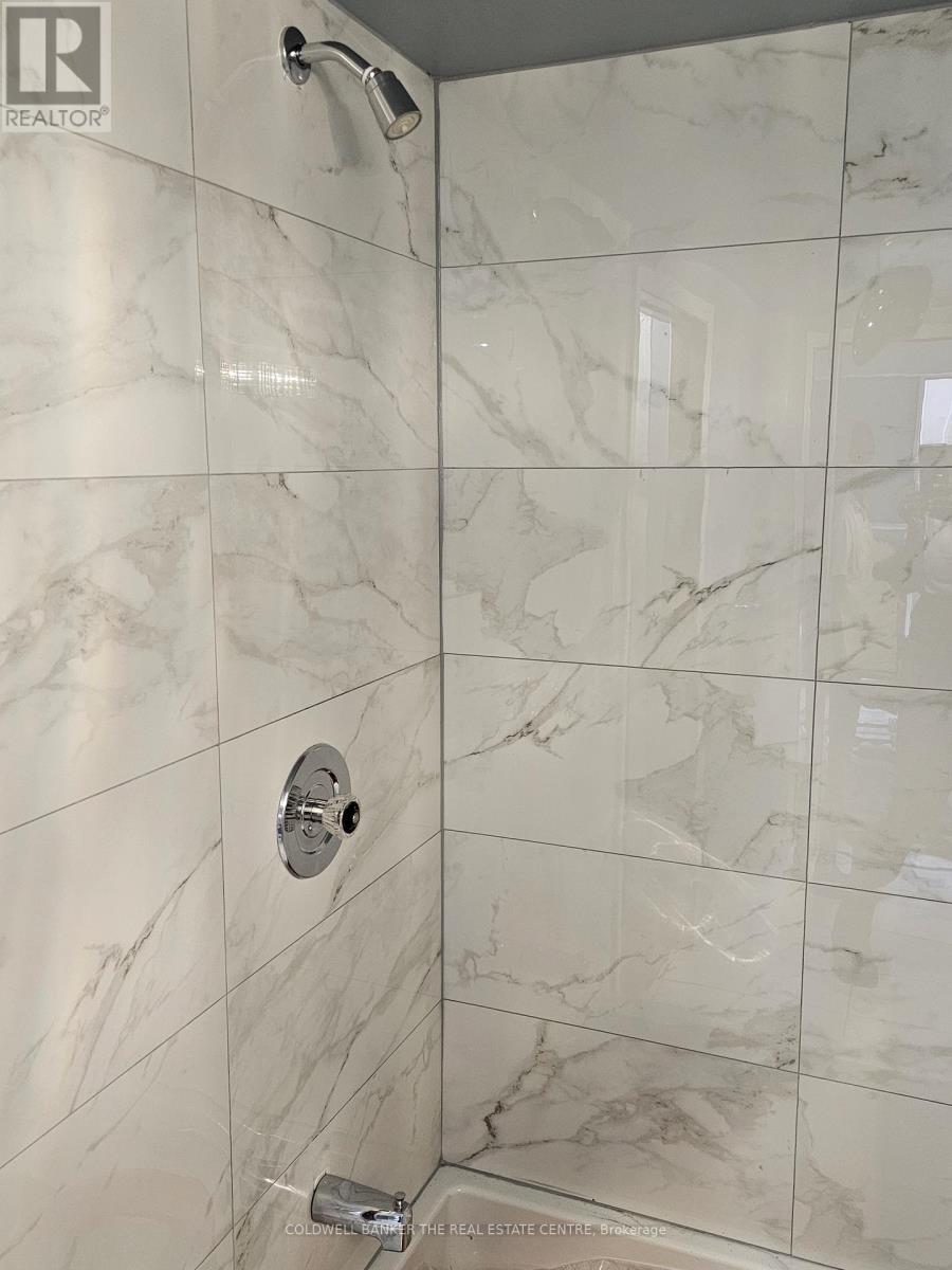 Bedrm 4 - 3 Baxter Crescent, Thorold, Ontario  L2V 4S1 - Photo 13 - X12093413