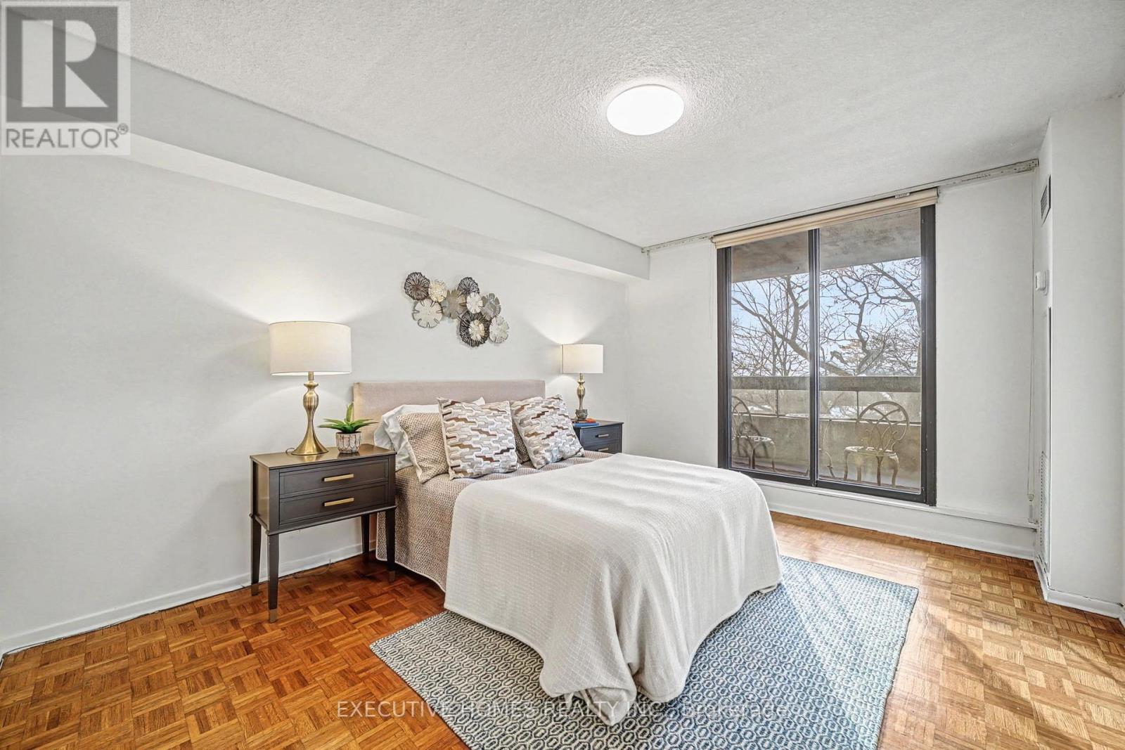 504 - 80 Quebec Avenue, Toronto, Ontario  M6P 4B7 - Photo 10 - W12739358