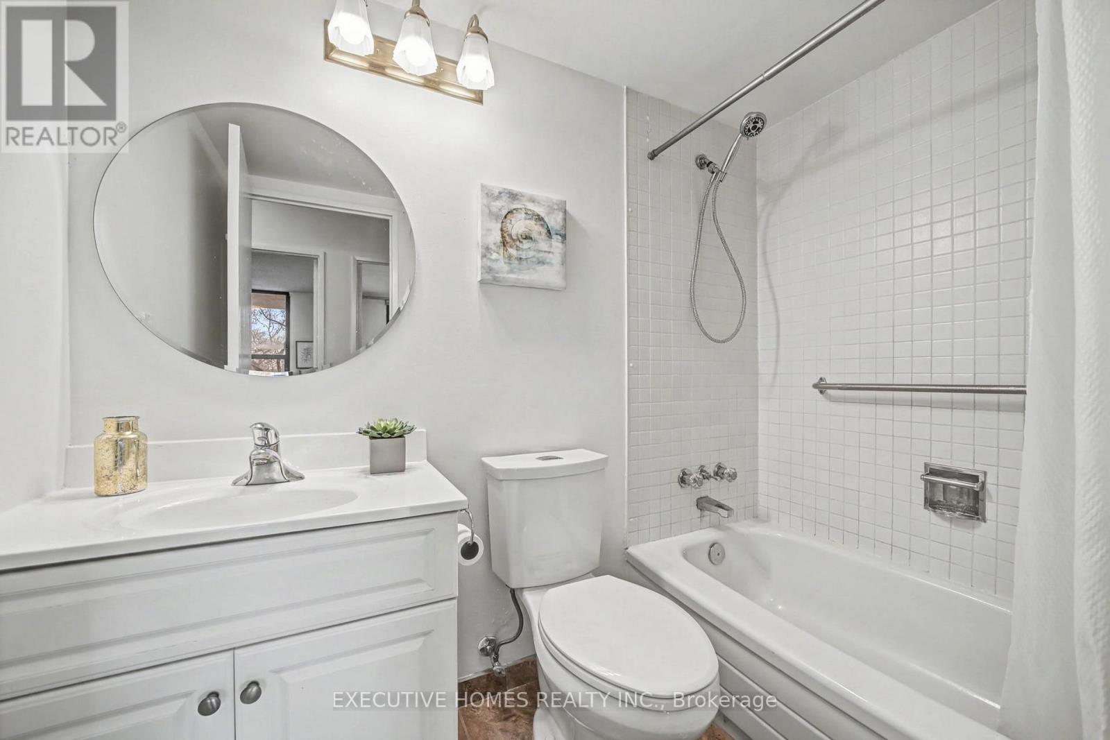 504 - 80 Quebec Avenue, Toronto, Ontario  M6P 4B7 - Photo 15 - W12739358