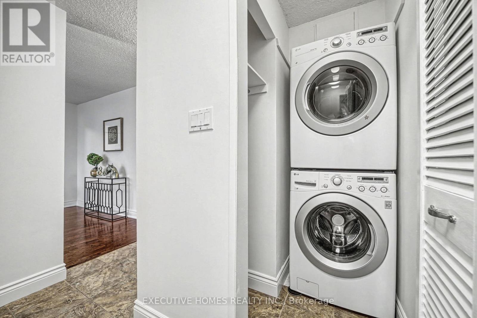 504 - 80 Quebec Avenue, Toronto, Ontario  M6P 4B7 - Photo 16 - W12739358