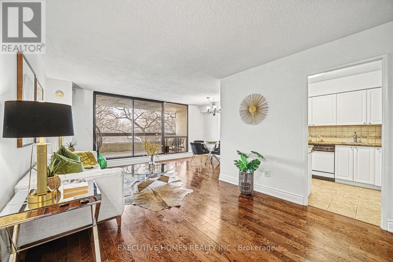 504 - 80 Quebec Avenue, Toronto, Ontario  M6P 4B7 - Photo 5 - W12739358