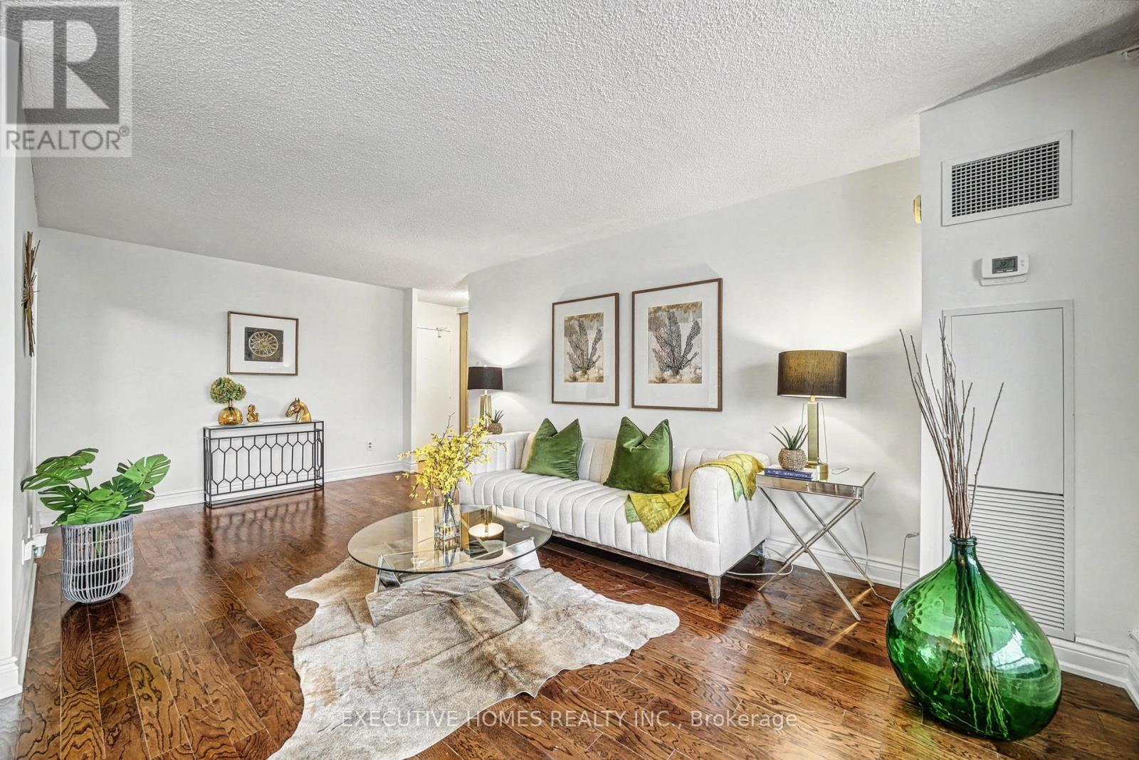 504 - 80 Quebec Avenue, Toronto, Ontario  M6P 4B7 - Photo 6 - W12739358