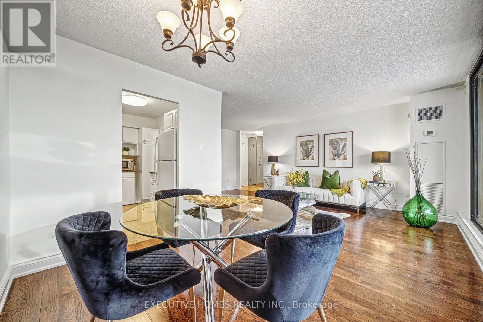 504 - 80 Quebec Avenue, Toronto, Ontario  M6P 4B7 - Photo 7 - W12739358