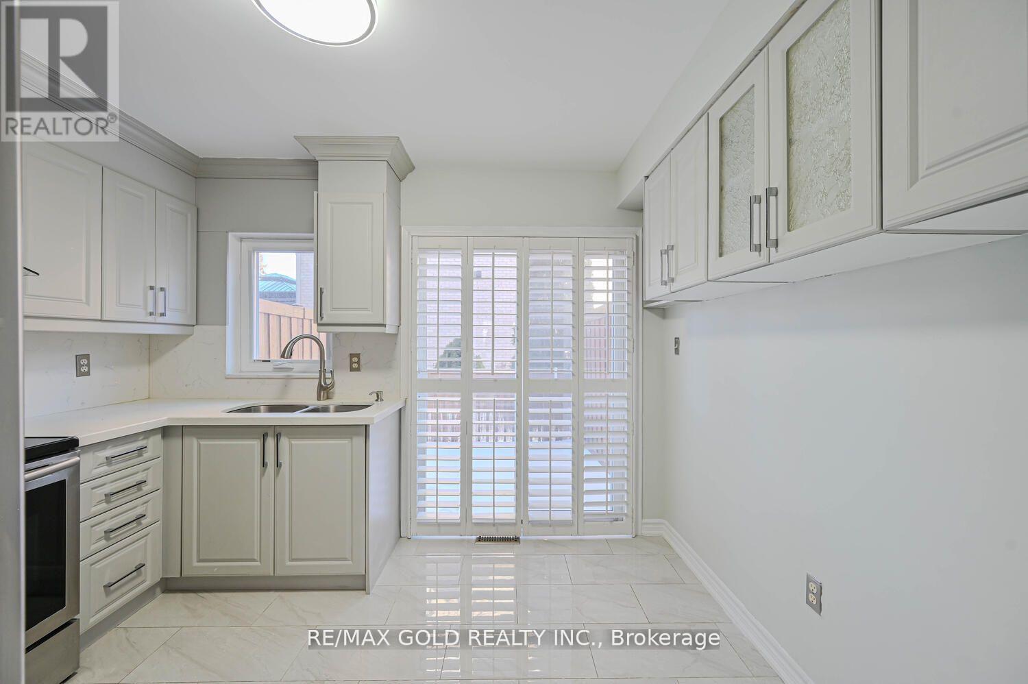 60 - 80 Strathaven Drive, Mississauga, Ontario  L5R 3V9 - Photo 11 - W12739398