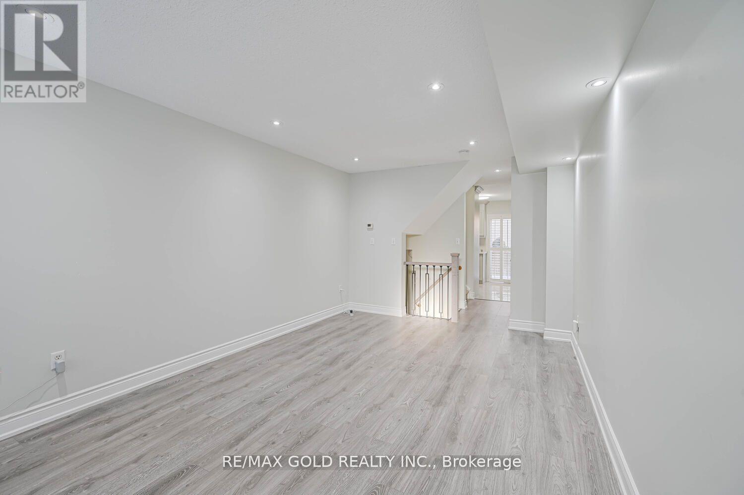 60 - 80 Strathaven Drive, Mississauga, Ontario  L5R 3V9 - Photo 4 - W12739398