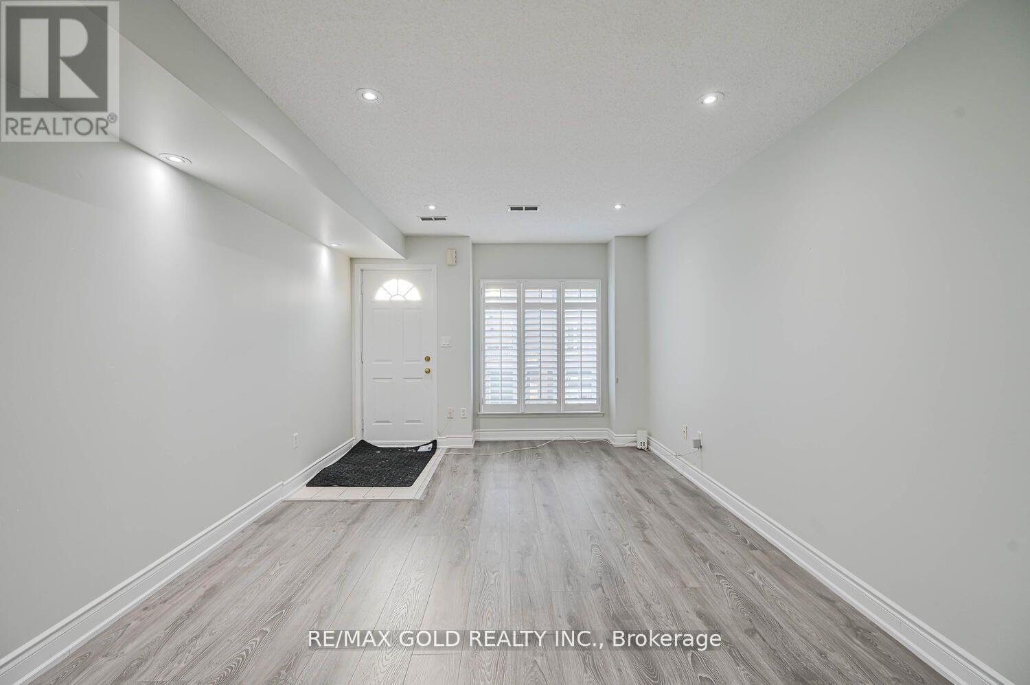 60 - 80 Strathaven Drive, Mississauga, Ontario  L5R 3V9 - Photo 5 - W12739398