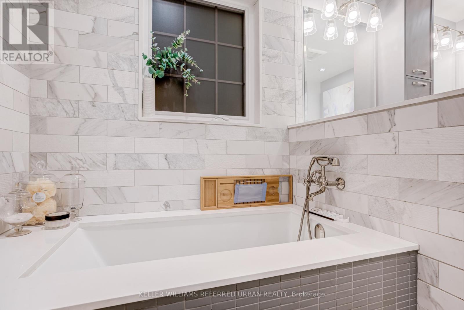 73 Armadale Avenue, Toronto, Ontario  M6S 3W9 - Photo 23 - W12739408