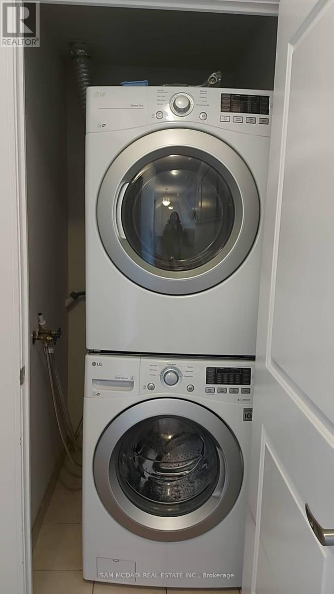 1905 - 330 Burnhamthorpe Road W, Mississauga, Ontario  L5B 0E1 - Photo 10 - W12739412