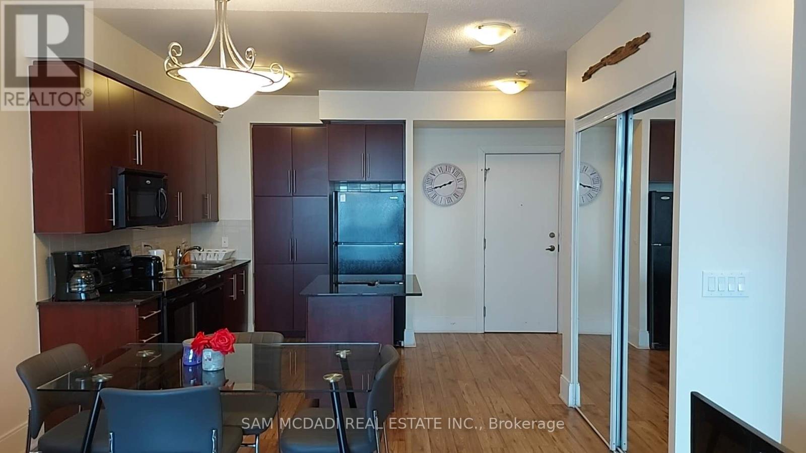 1905 - 330 Burnhamthorpe Road W, Mississauga, Ontario  L5B 0E1 - Photo 2 - W12739412