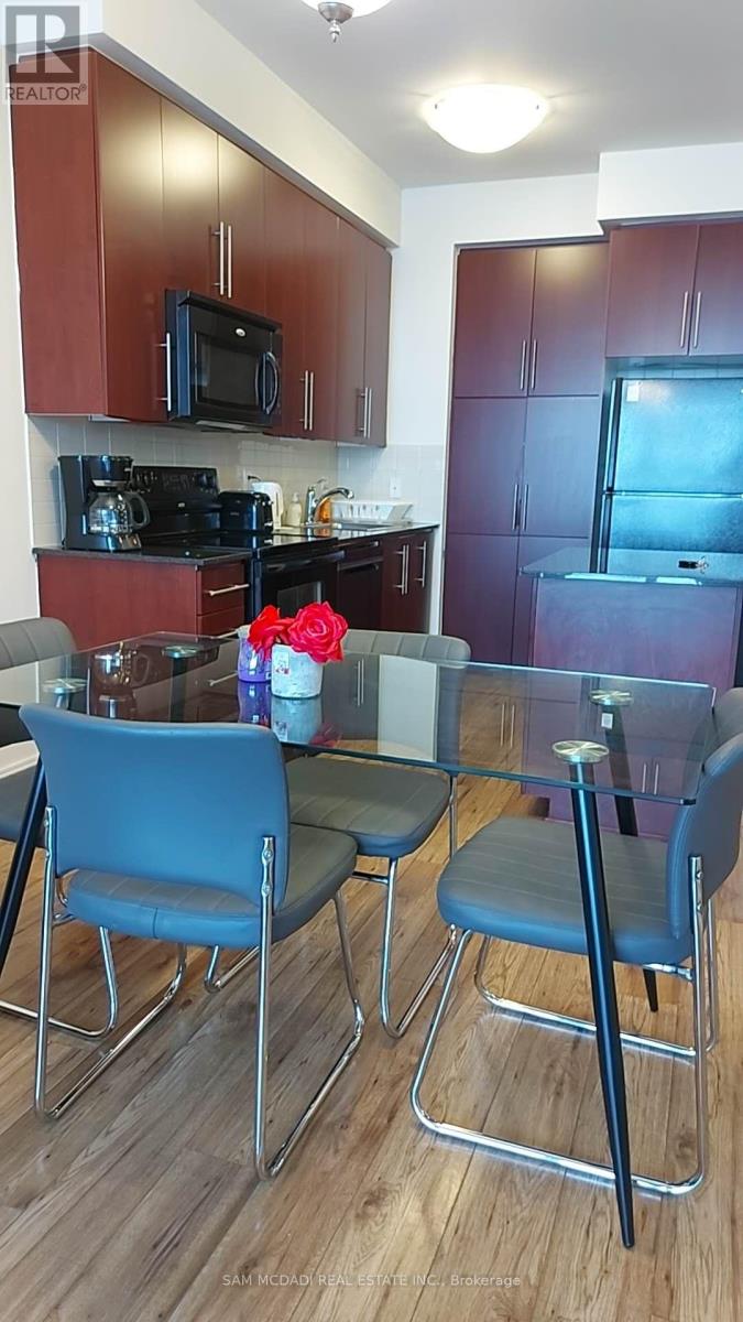 1905 - 330 Burnhamthorpe Road W, Mississauga, Ontario  L5B 0E1 - Photo 4 - W12739412